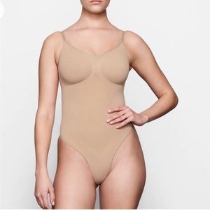 NWOT SKIMS Sculpting Thong Bodysuit new Shapewear S/M